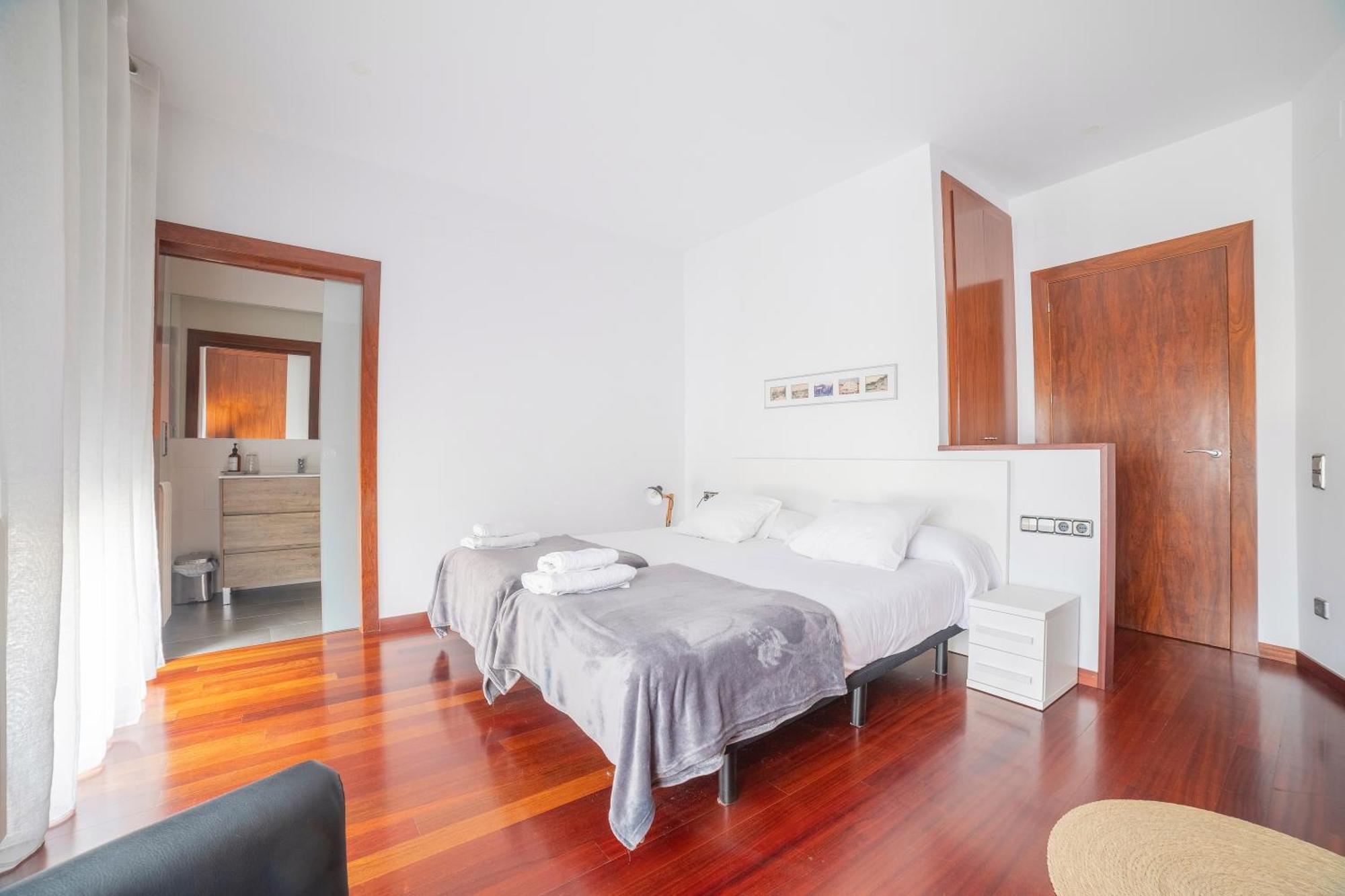 Mazi Apartments Colon Vic Zewnętrze zdjęcie