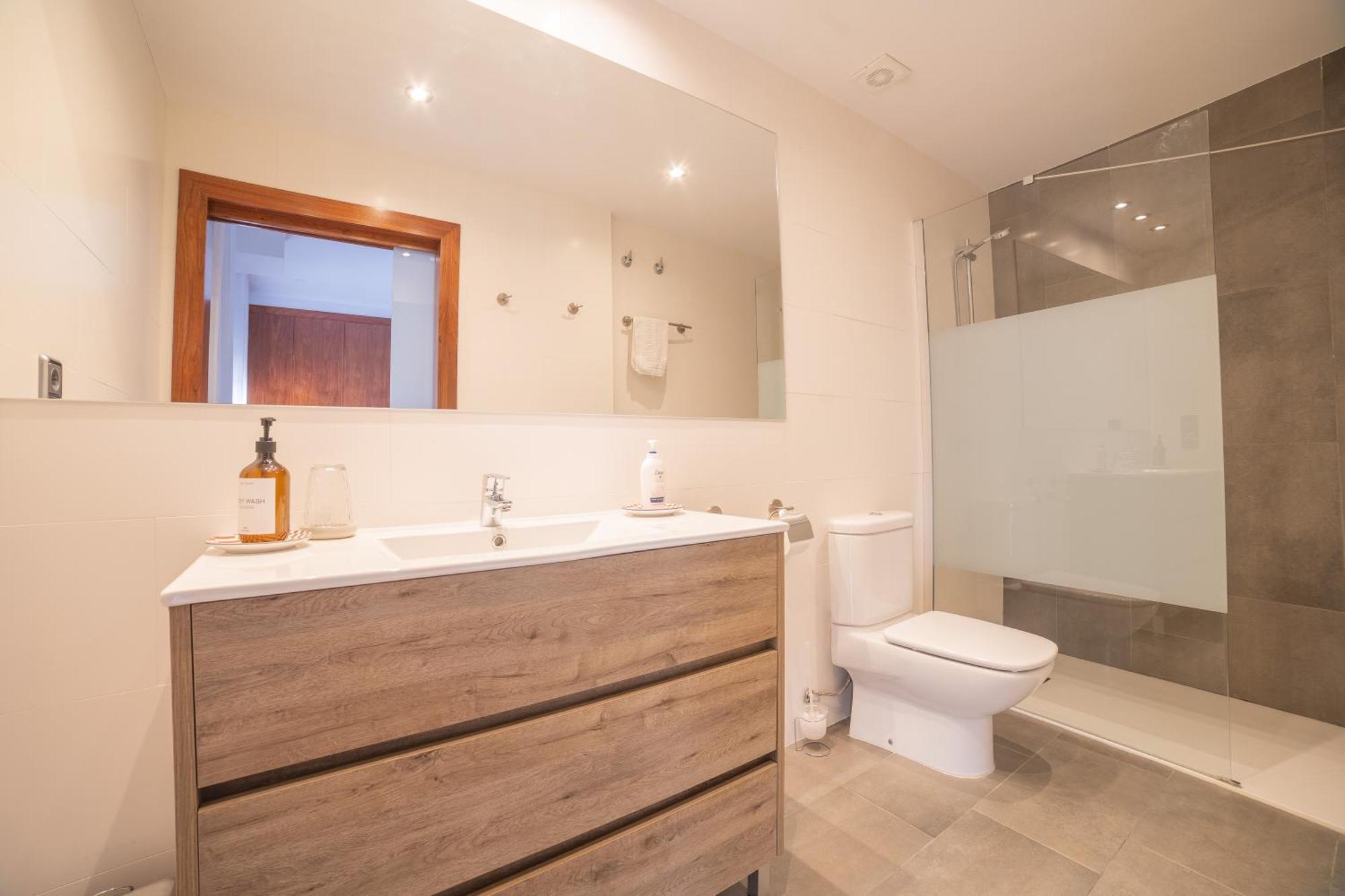 Mazi Apartments Colon Vic Zewnętrze zdjęcie