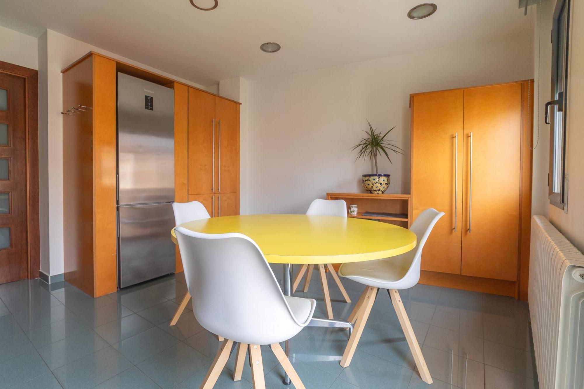 Mazi Apartments Colon Vic Zewnętrze zdjęcie
