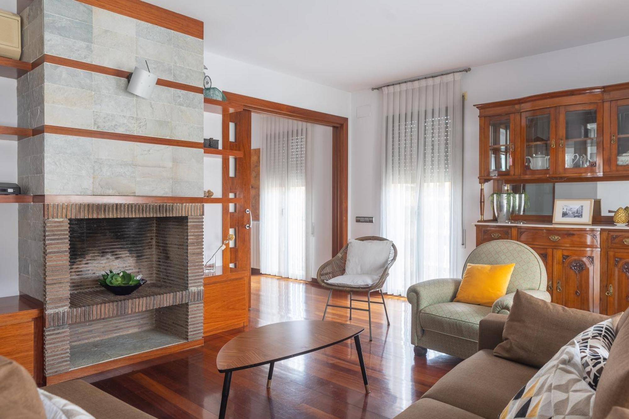 Mazi Apartments Colon Vic Zewnętrze zdjęcie
