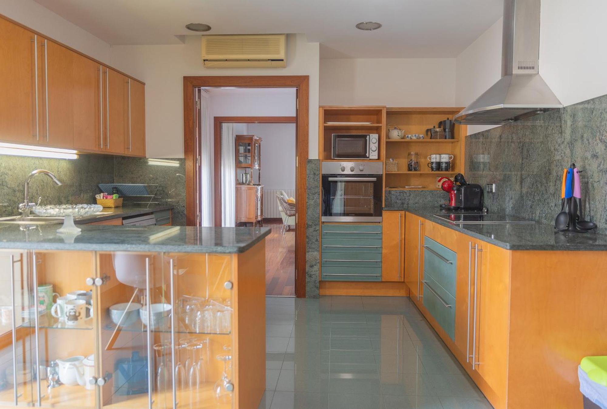 Mazi Apartments Colon Vic Zewnętrze zdjęcie